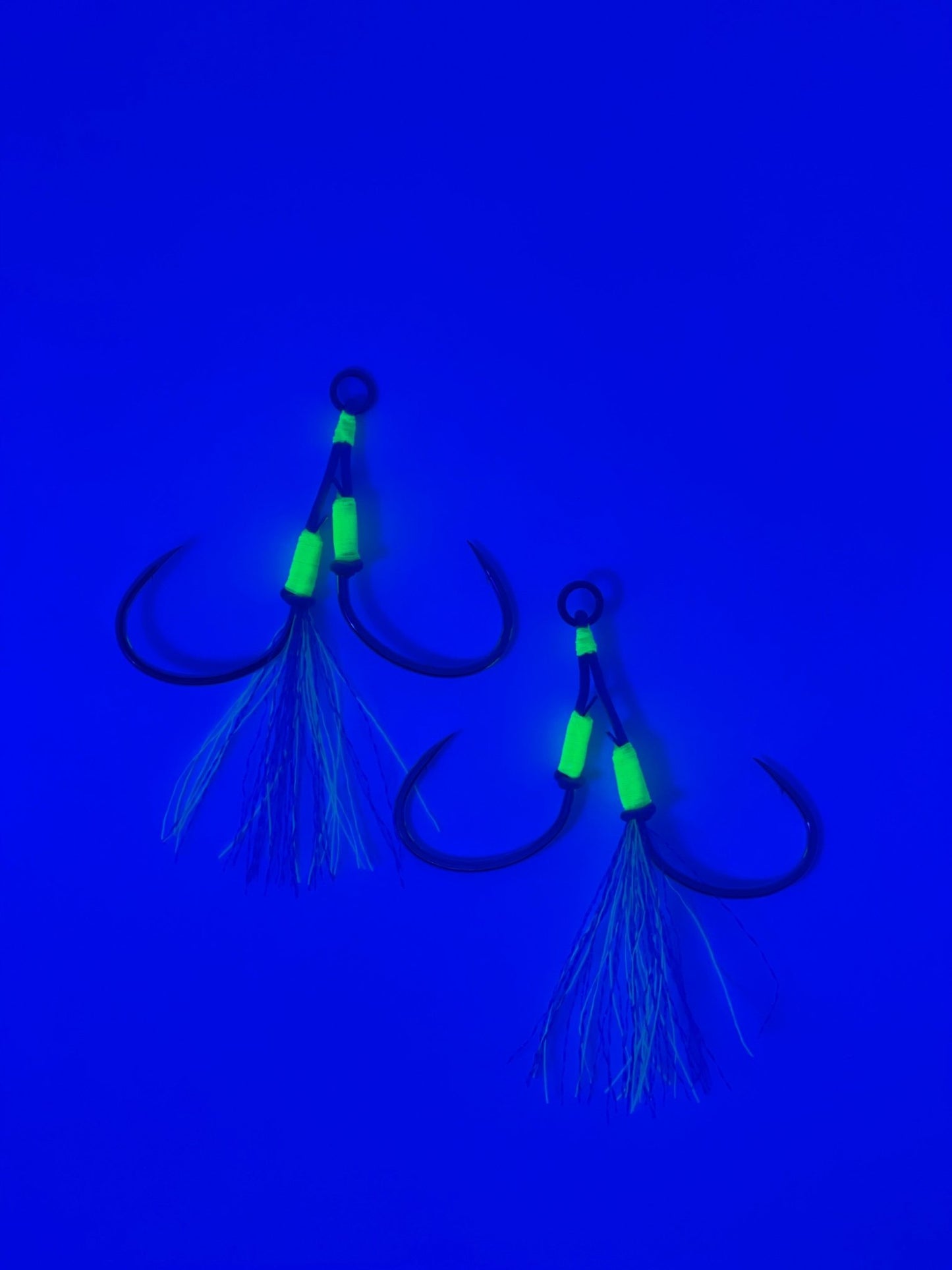 BLUE FEATHER TWIN ASSIST HOOKS